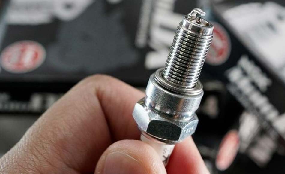Perbedaan Busi Iridium dan Busi Biasa